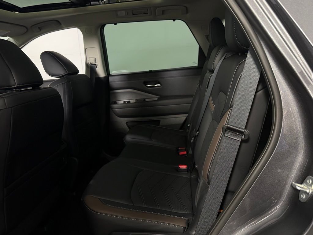 2025 Nissan Pathfinder Platinum - Photo 24