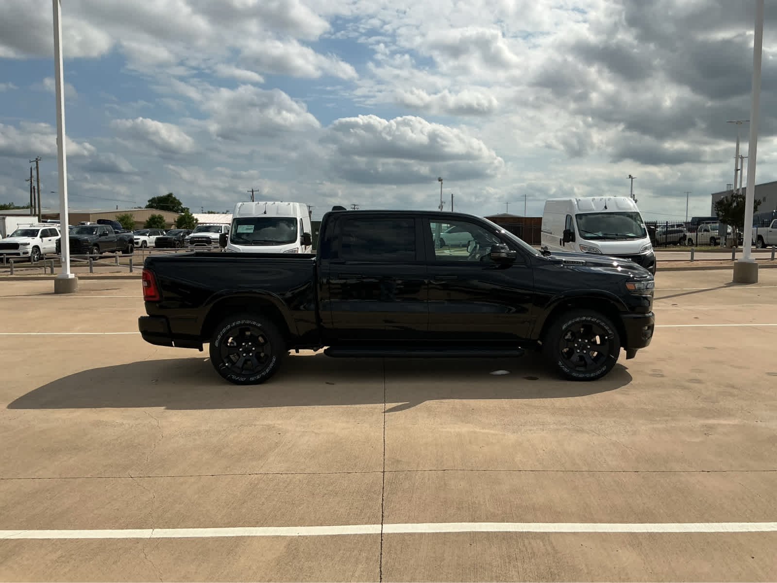 New 2026 Diamond Black Crystal Pearl-Coat Exterior Paint RAM Lone Star image 5