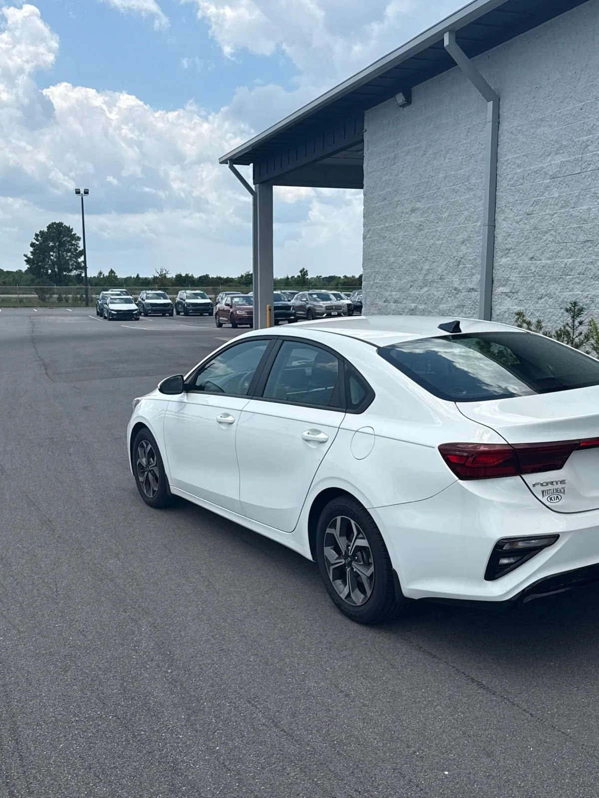 Used 2020 Clear White Kia LXS image 6