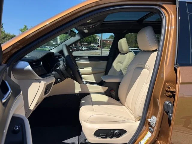 New 2026 Copper Shino Metallic Clear-Coat Exterior Paint Jeep Limited image 13