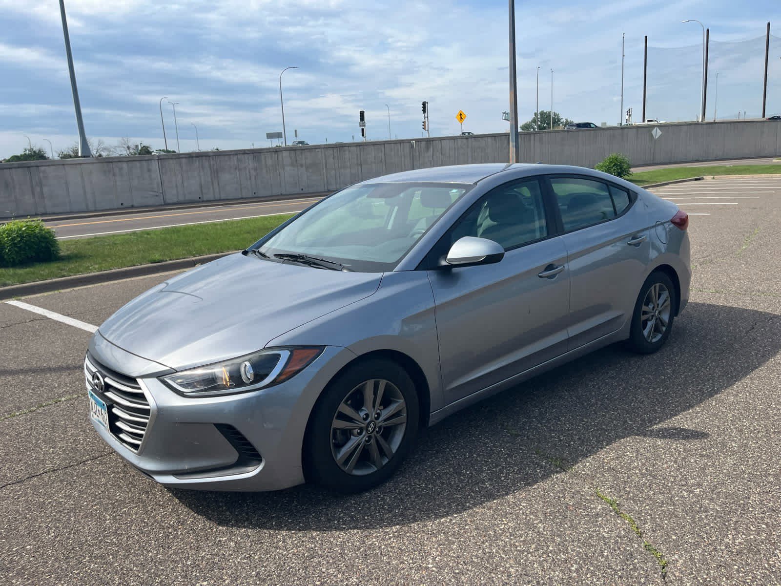 Used 2017 Shale Gray Metallic Hyundai SE image 3