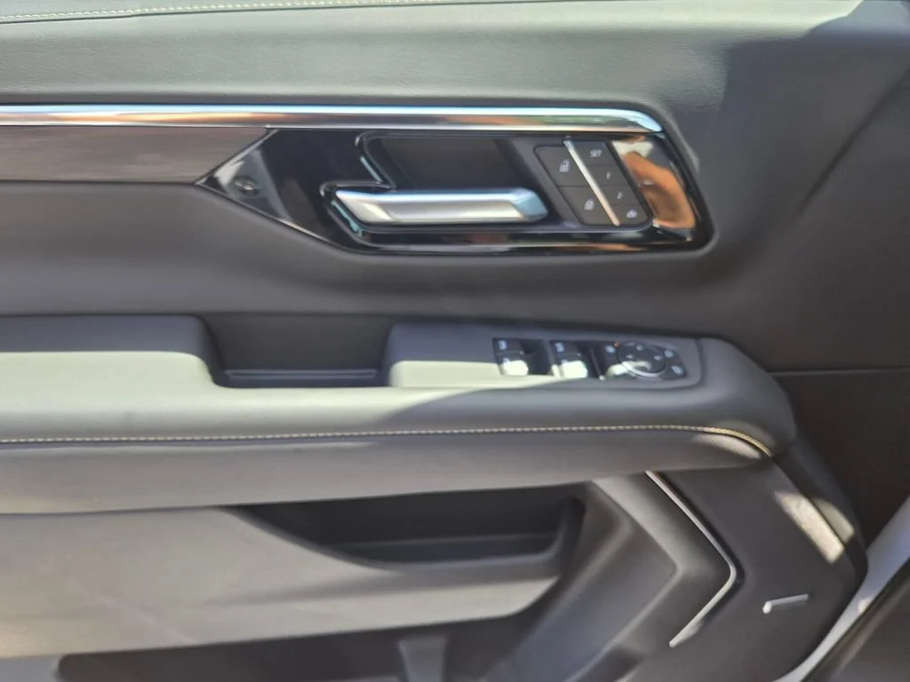 2026 Chevrolet Suburban Premier - Photo 15
