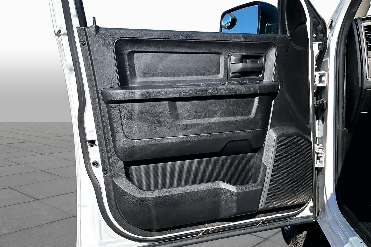 Used 2015 Bright White Clearcoat Ram Express image 21