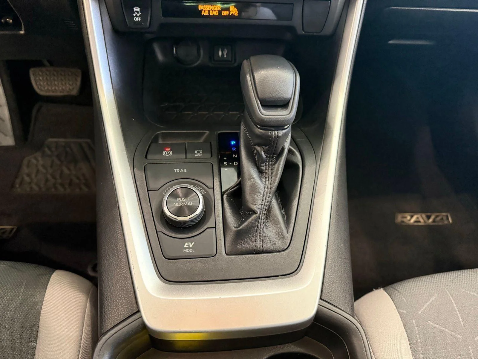 Used 2019 Magnetic Gray Metallic Toyota XLE image 18