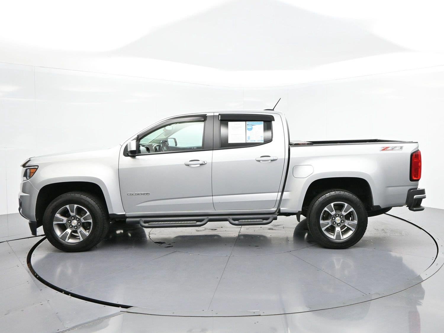 Used 2018 SILVER ICE METALLIC Chevrolet 4WD Z71 image 4