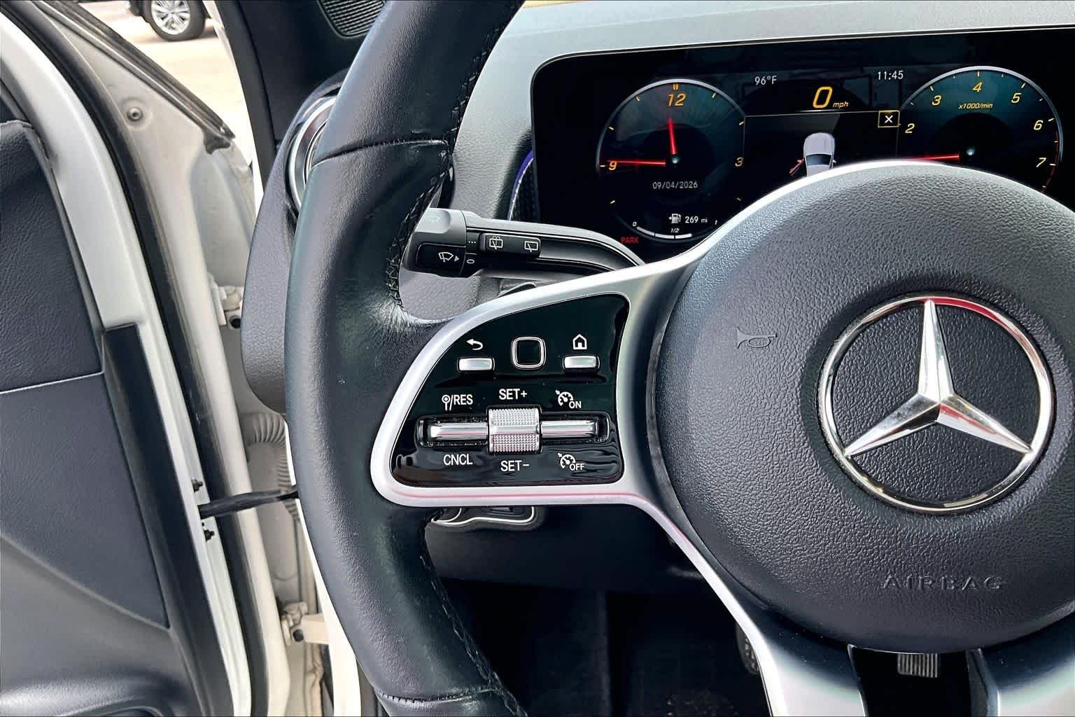 Used 2022 Polar White Mercedes-Benz GLB 250 image 24