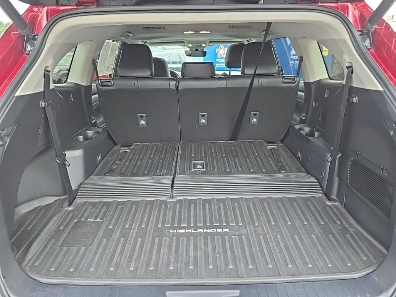 Used 2020 Red Toyota XLE image 28