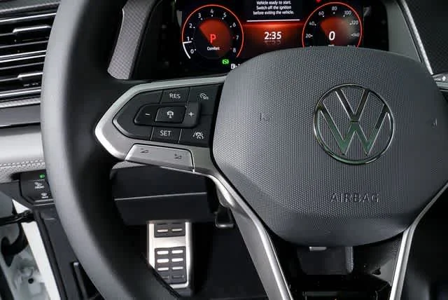 New 2026 Opal White Pearl Volkswagen 2.0T Peak Edition image 10
