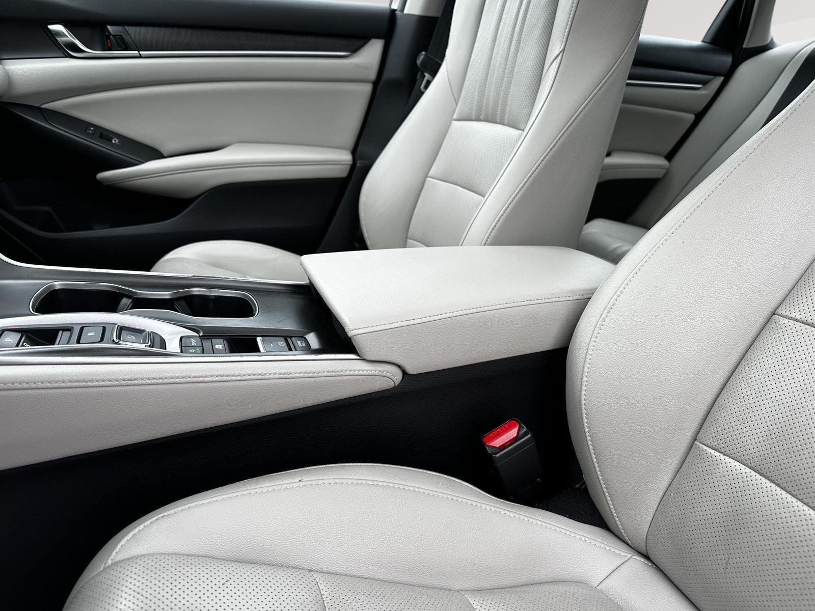 Used 2019 Platinum White Pearl Honda Touring image 19