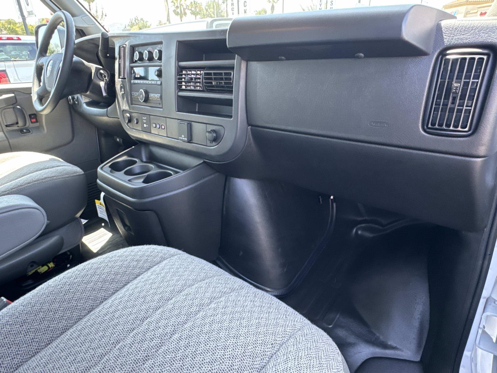 2025 GMC Savana Cargo Work Van - Photo 29