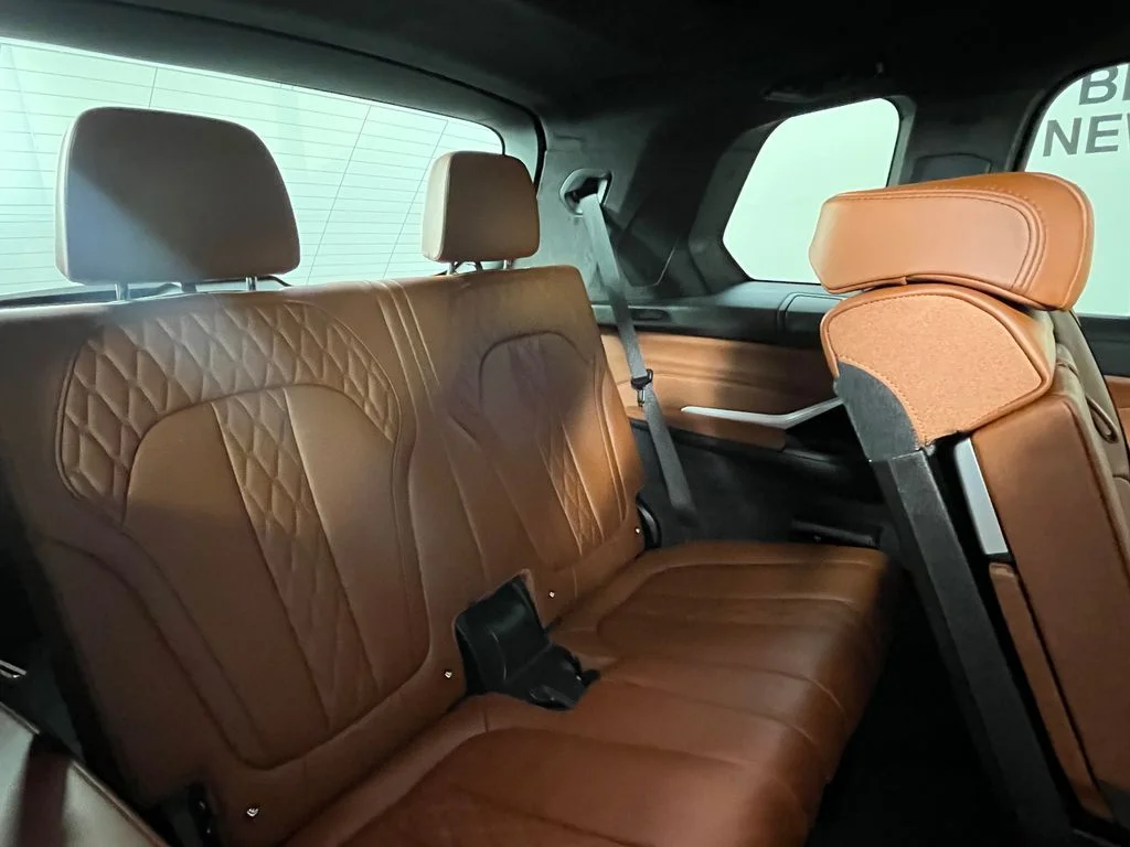 Used 2024 Gray BMW M60i image 24