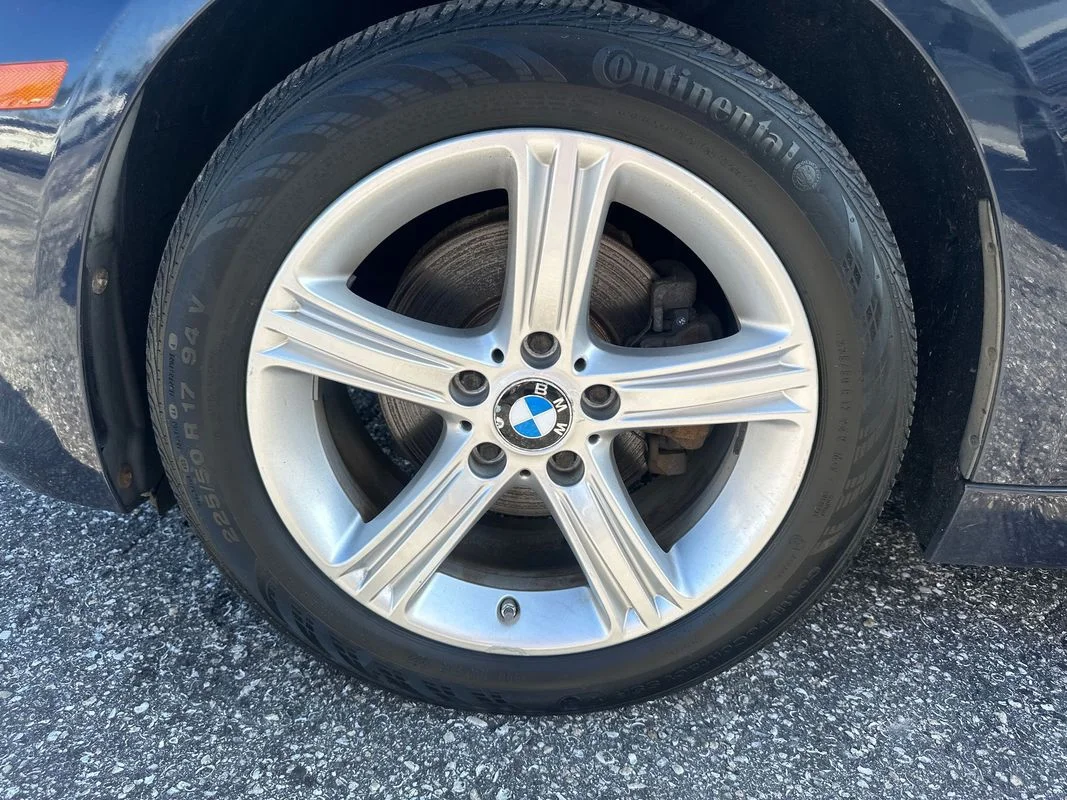 Used 2014  BMW xDrive image 13