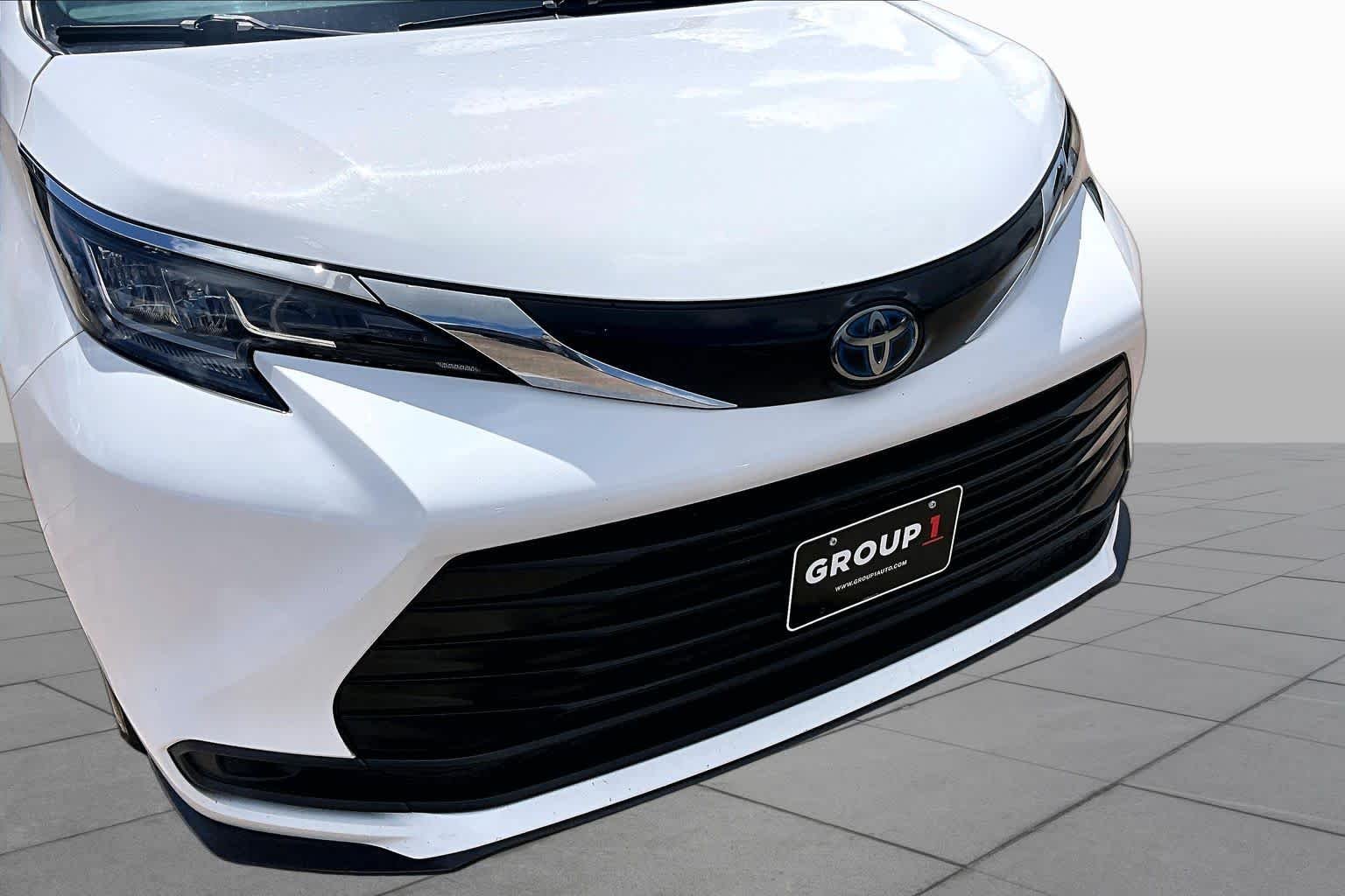 Used 2023 Ice Cap Toyota LE image 28