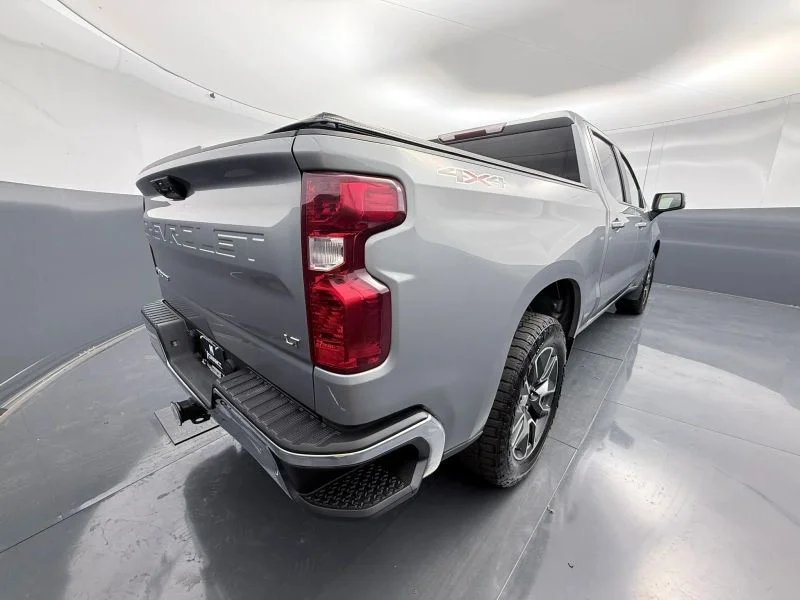 Used 2024  Chevrolet LT Pickup 4D 5 3/4 ft image 8