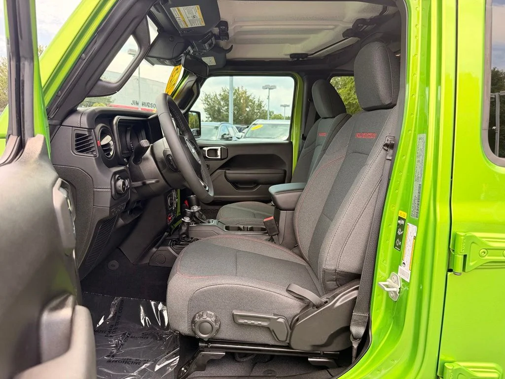 Used 2025  Jeep Rubicon image 30