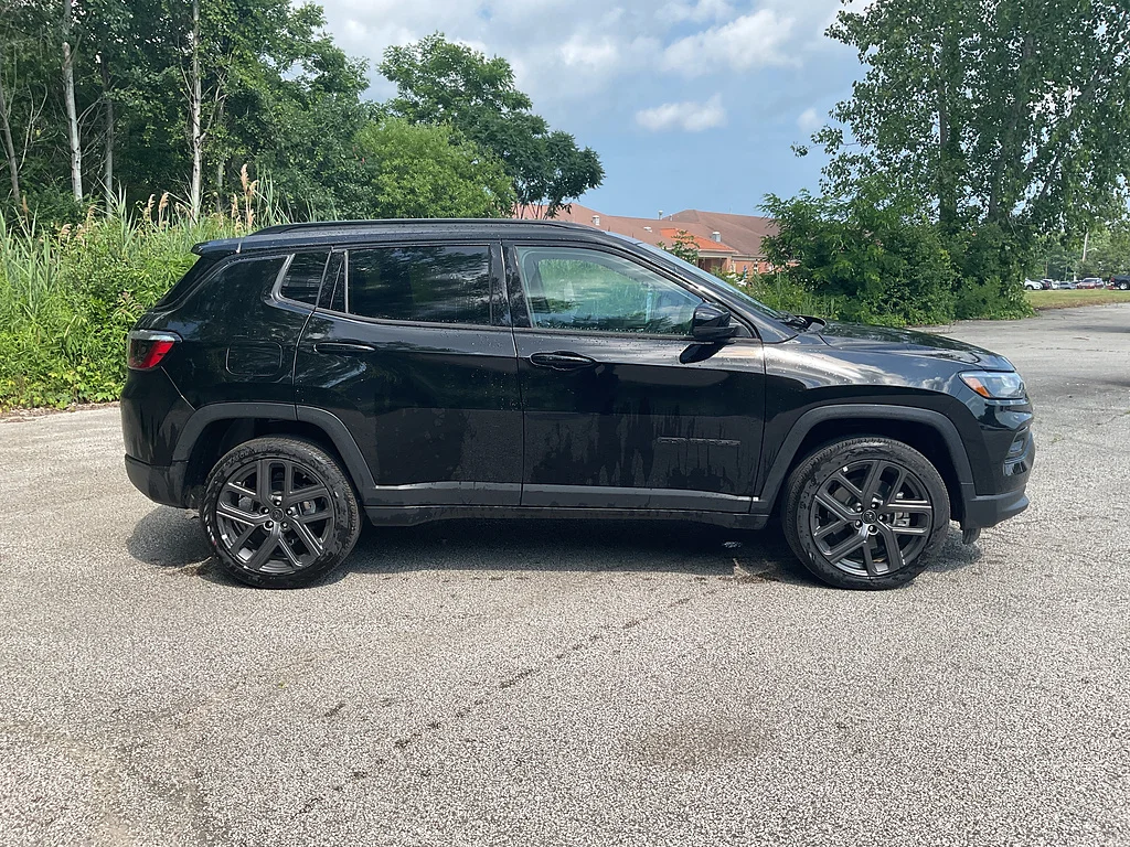 New 2026 Diamond Black Crystal Pearlcoat Jeep Limited Altitude image 4