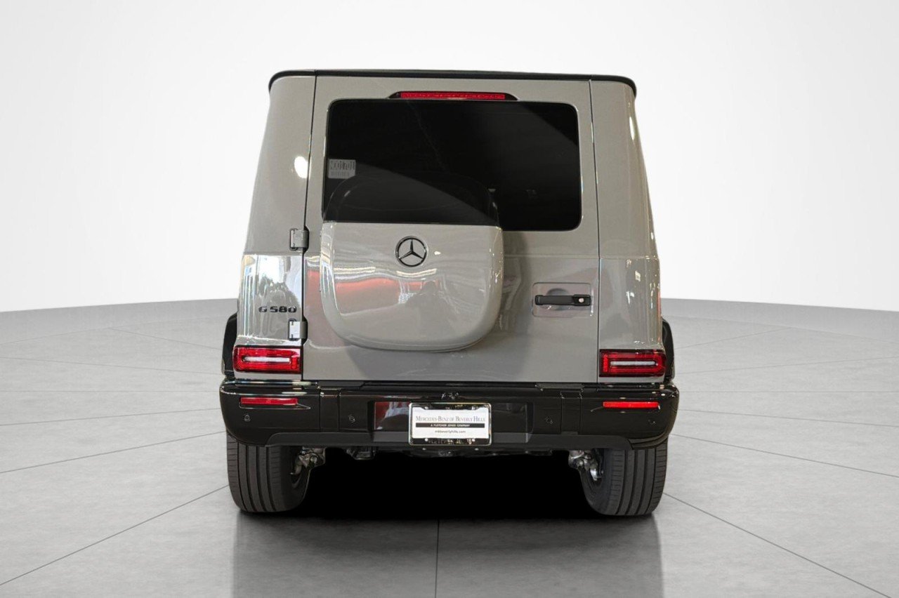 New 2027 MANUFAKTUR Arabian Grey Non- Metallic Mercedes-Benz G 580e SUV image 4