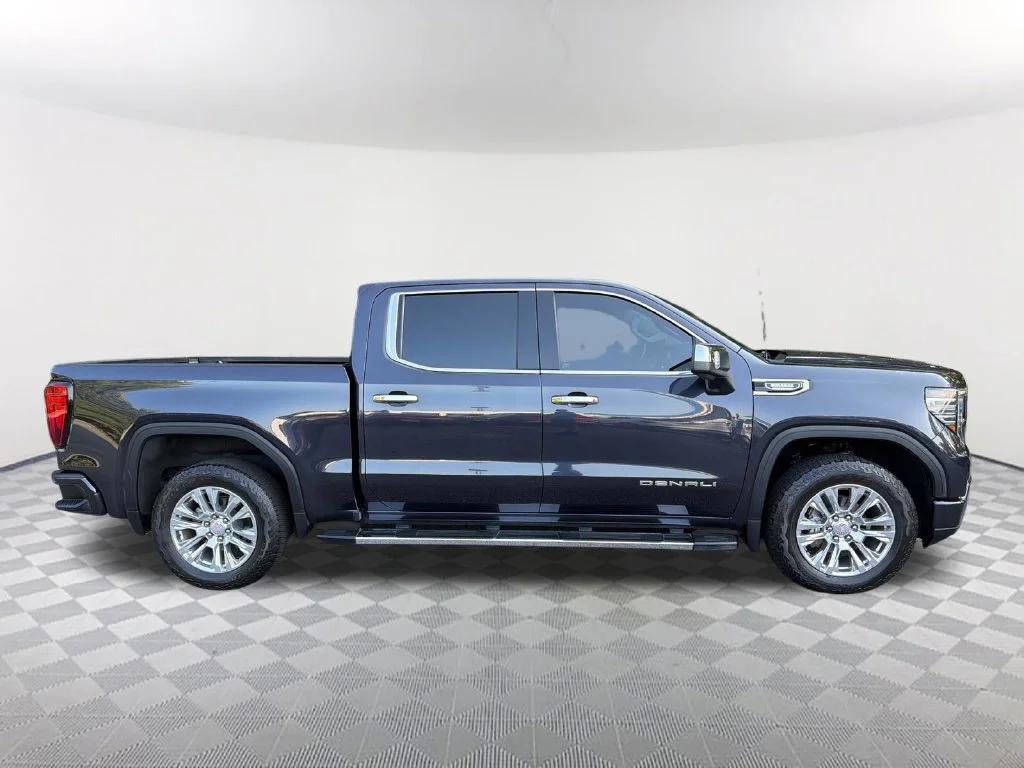 Used 2023 Silver GMC Denali image 4