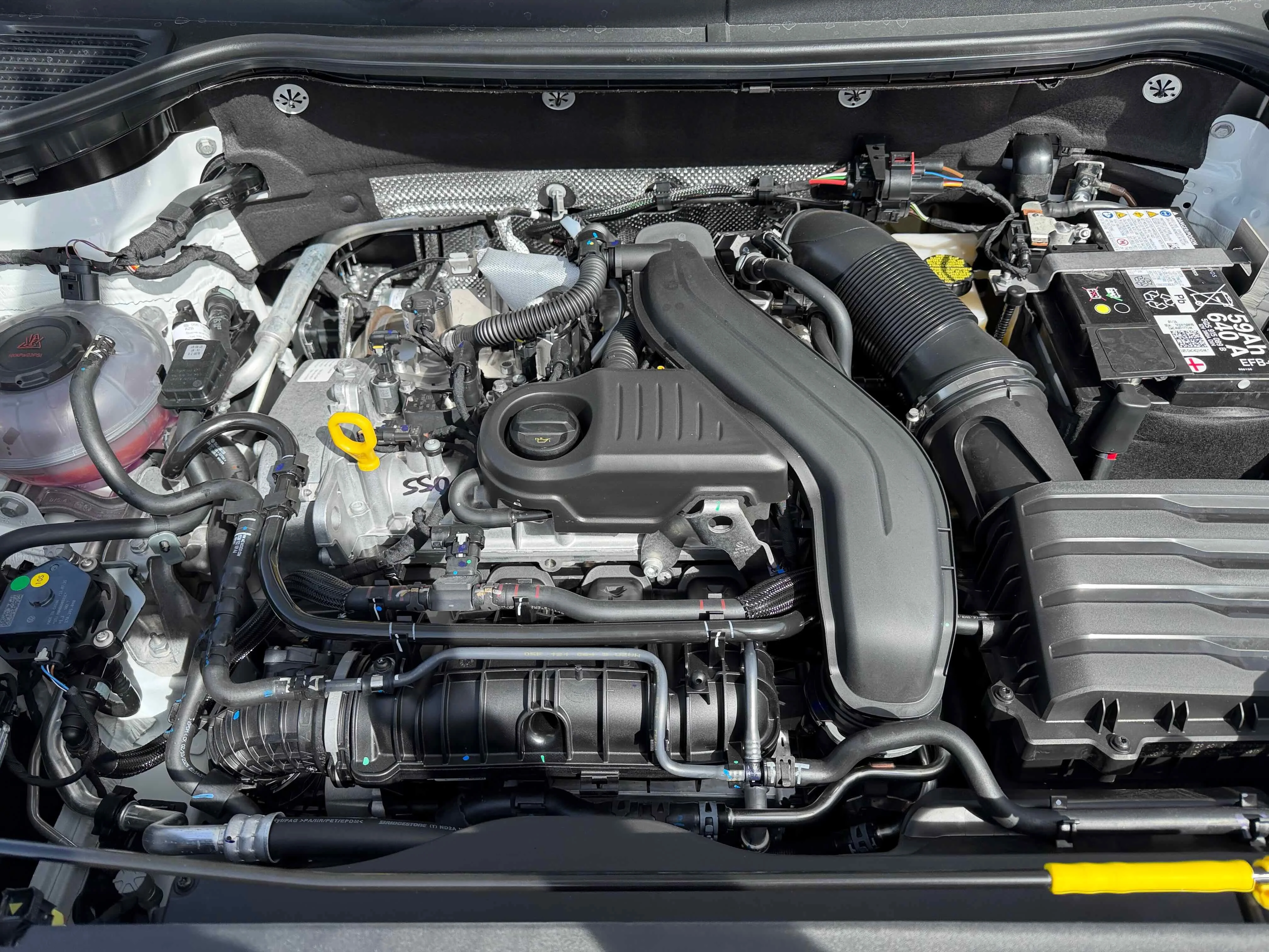 New 2026 Pure White Volkswagen SE image 31