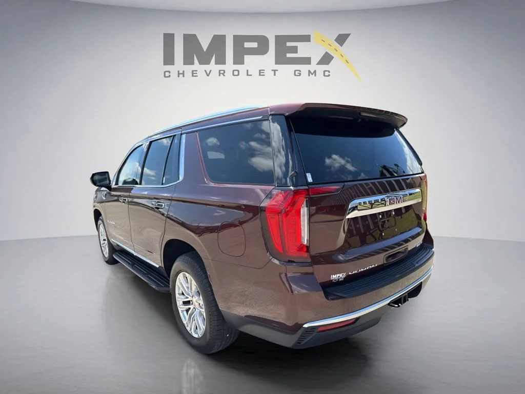 Used 2023 Redwood Metallic GMC SLT image 3