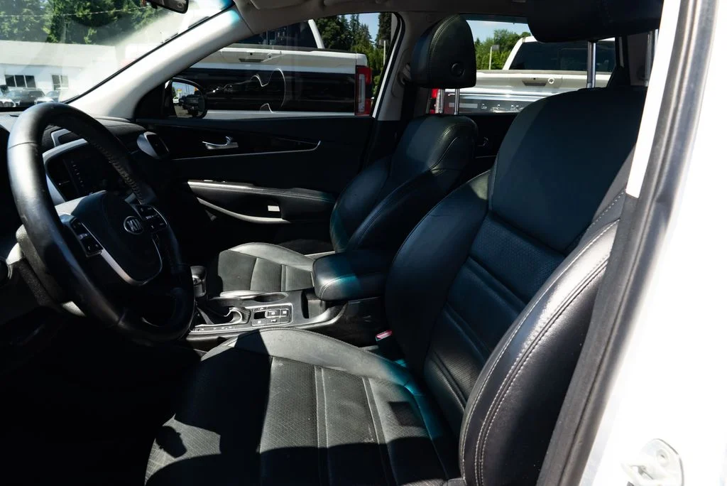 Used 2020 White Kia EX image 18