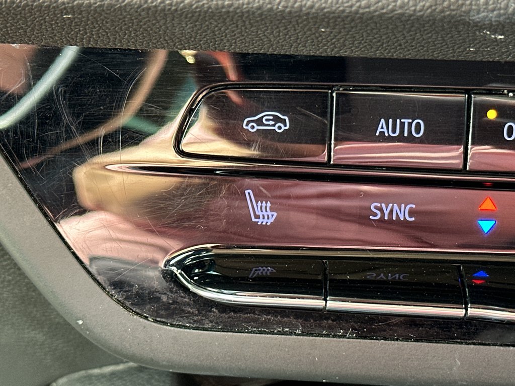 Used 2022  Buick Essence image 25