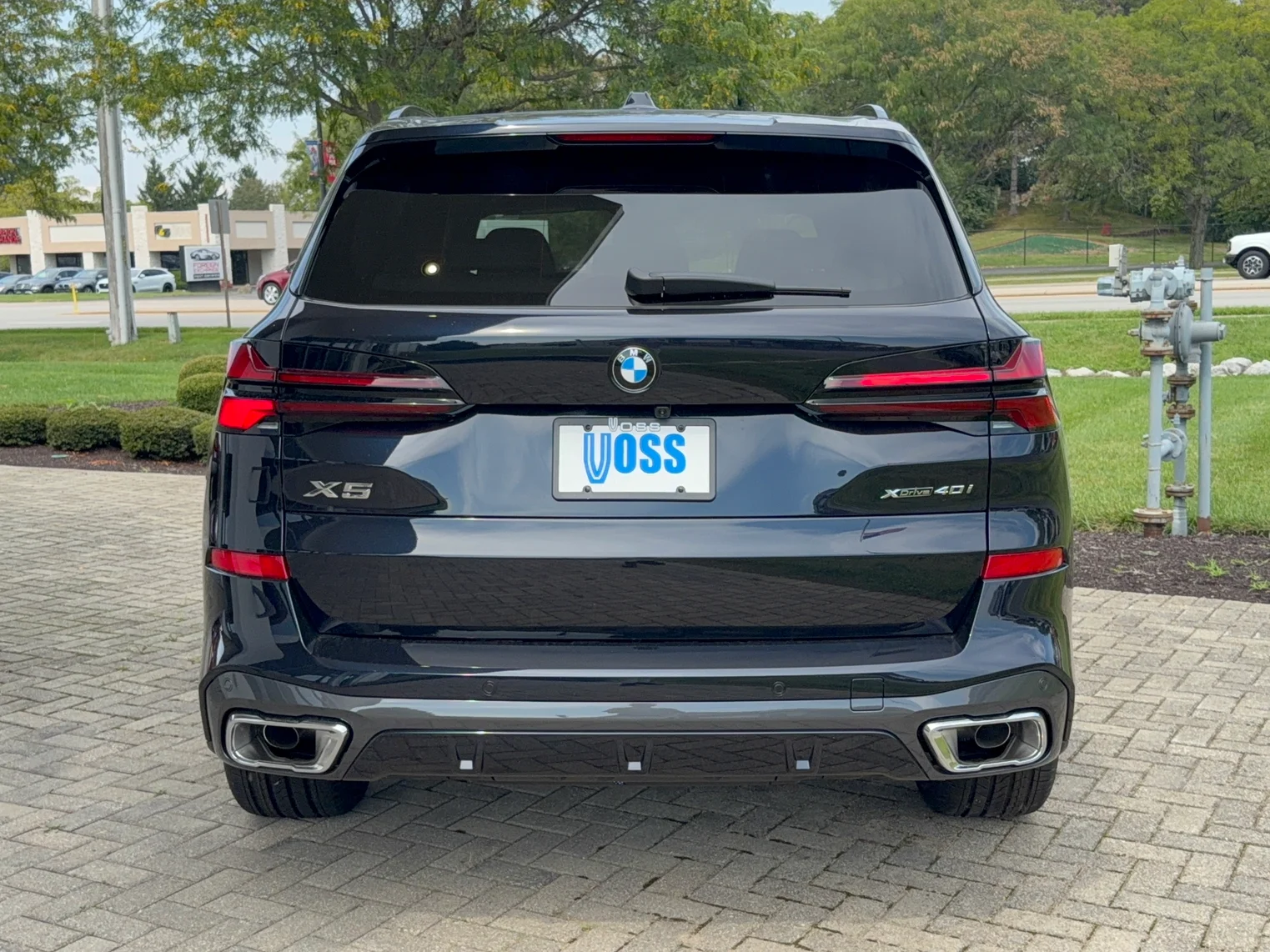 New 2026 Carbon Black Metallic BMW xDrive40i image 4