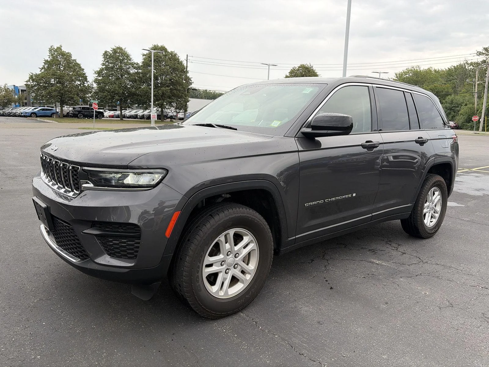 Used 2023 Baltic Gray Metallic Clearcoat Jeep Laredo image 3