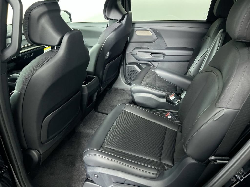 New 2027 Ebony Black Kia S image 26