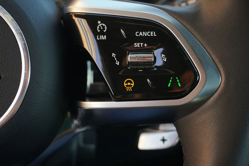 Used 2023  Jaguar P250 S image 17