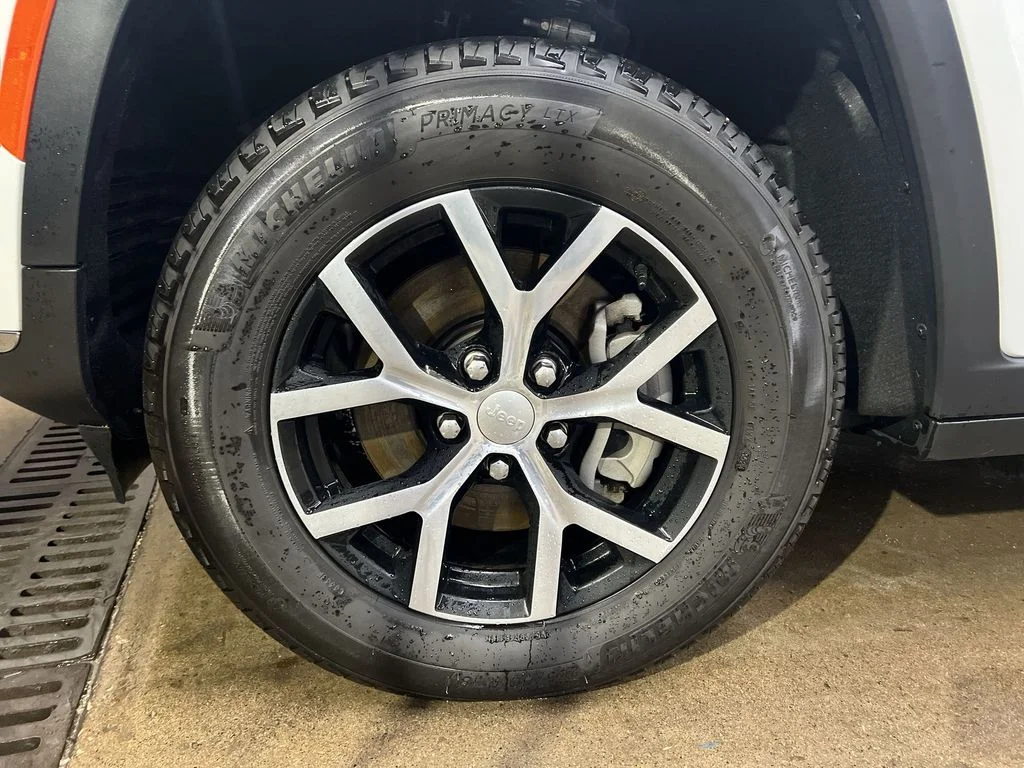 Used 2025 White Jeep Limited image 18