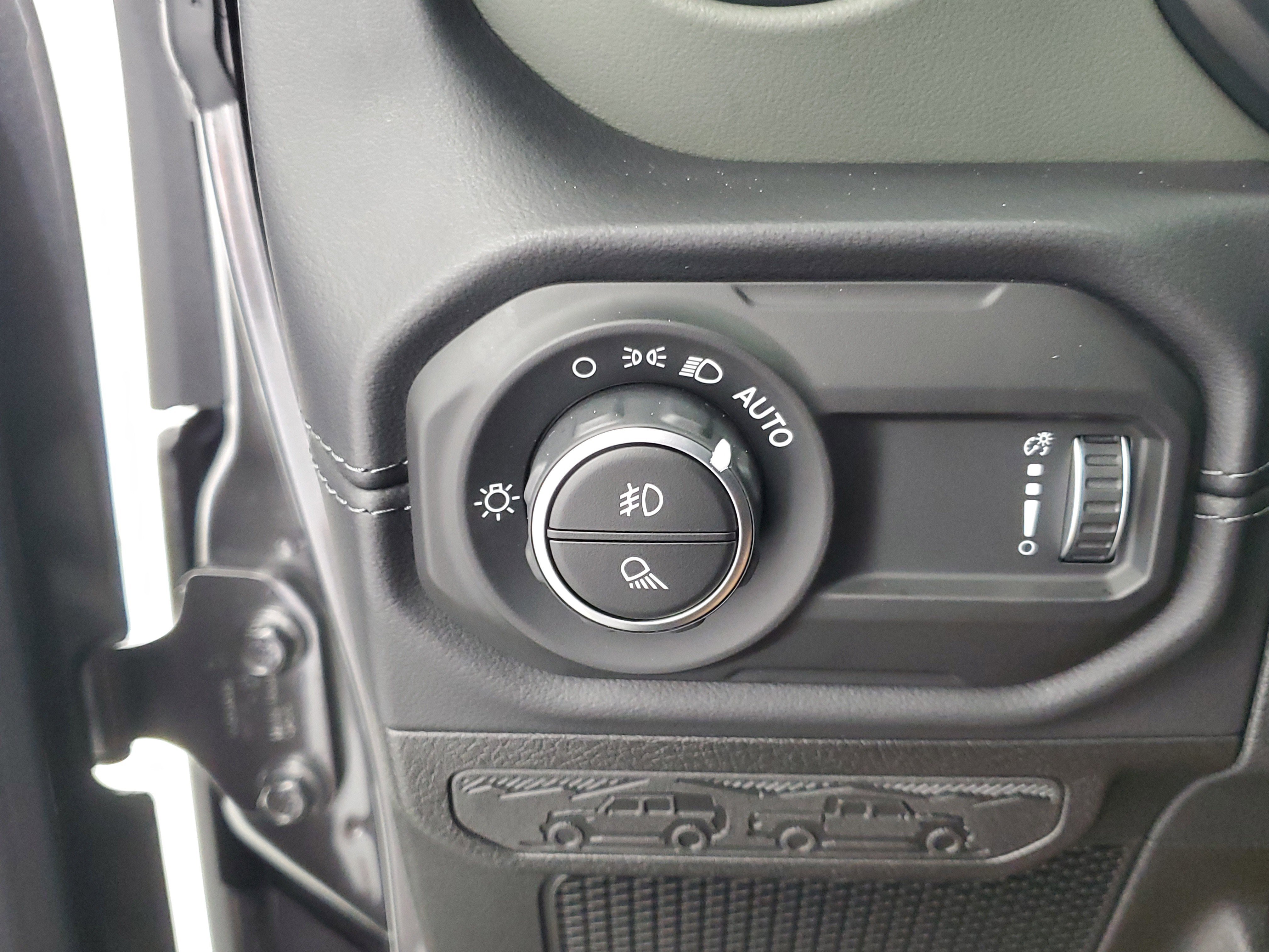 Used 2025 Granite Crystal Metallic Clearcoat Jeep Mojave image 30