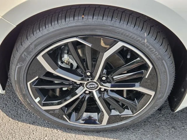 New 2026 White Nissan 2.5 SR image 13