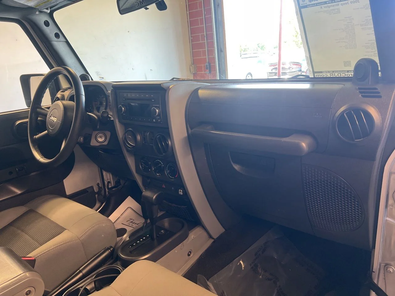 Used 2009 Silver Jeep X image 18