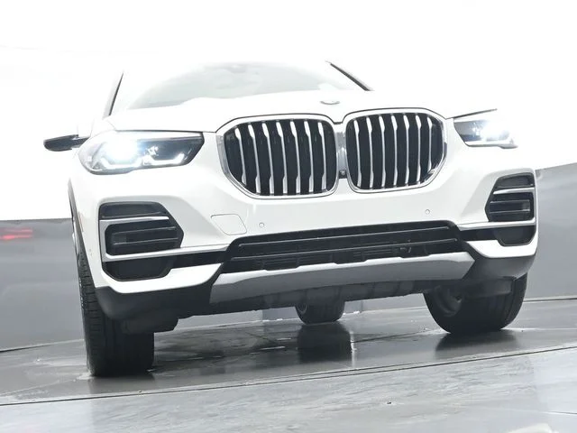 Used 2023 White BMW sDrive40i image 46