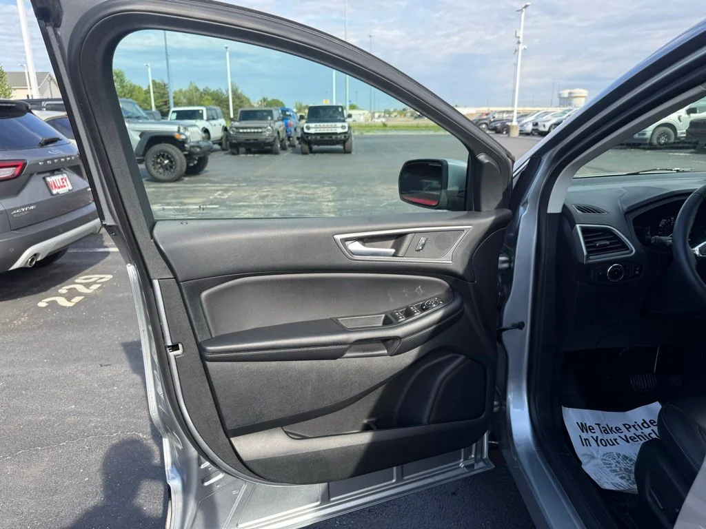 Used 2023 Silver Ford SEL image 14