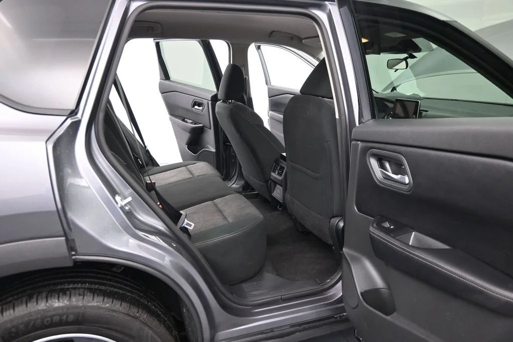 Used 2025 Gray Nissan SV image 11