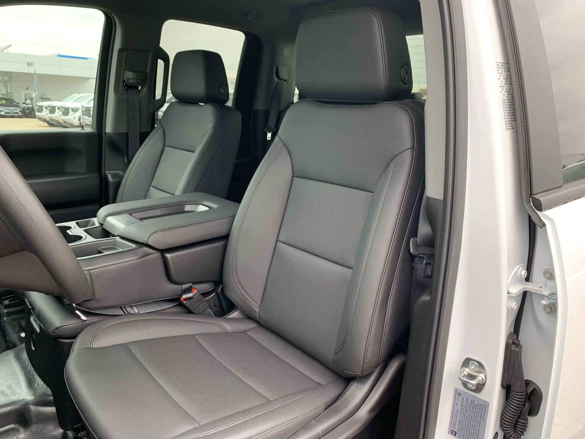 2025 GMC Sierra 3500HD Pro - Photo 4