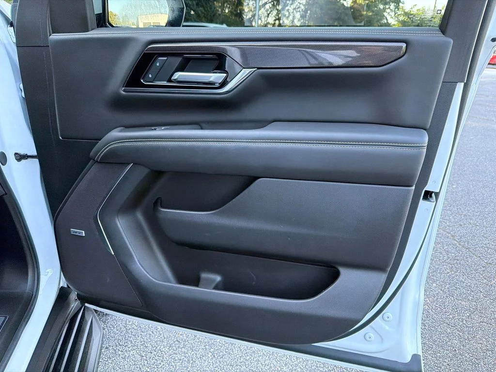 Used 2025 White GMC Elevation image 14