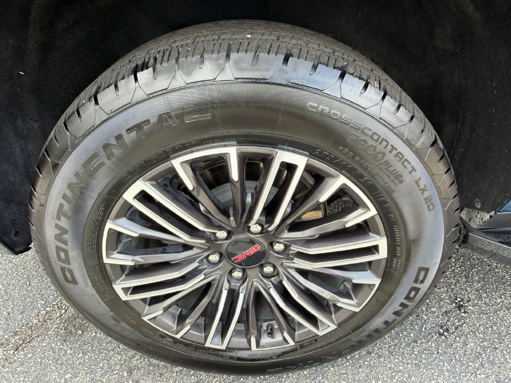 Used 2025 Blue GMC Elevation image 17