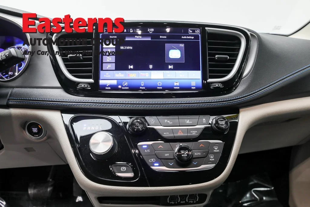 Used 2021 Gray Chrysler Touring L image 12