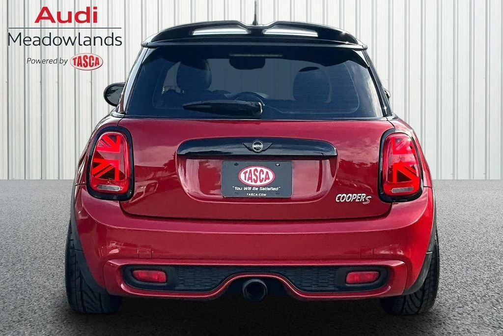 Used 2016 Red MINI Base image 5