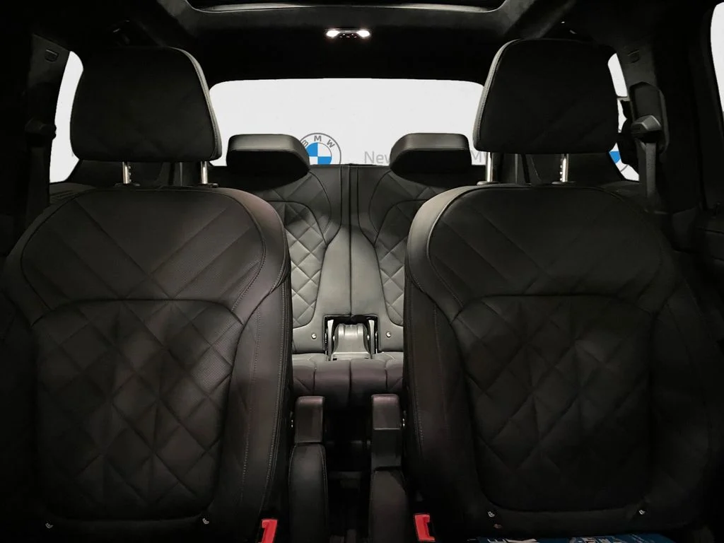 Used 2025 Black Sapphire Metallic BMW xDrive40i image 13