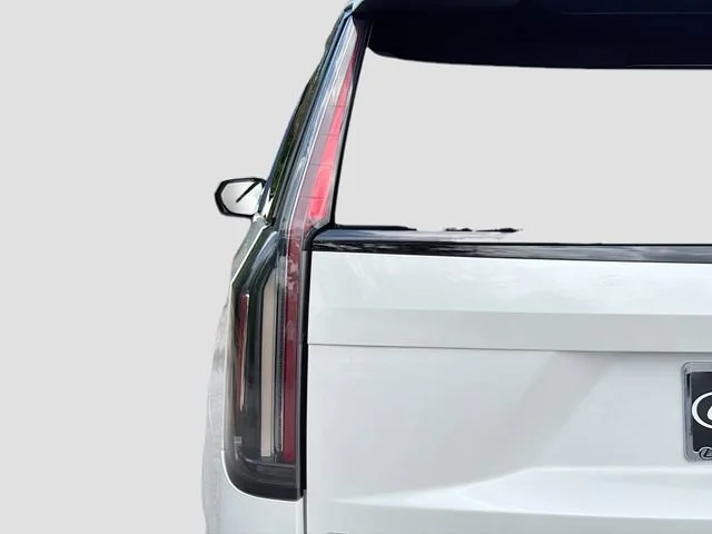 Used 2022 Crystal White Tricoat Cadillac Sport Platinum image 10