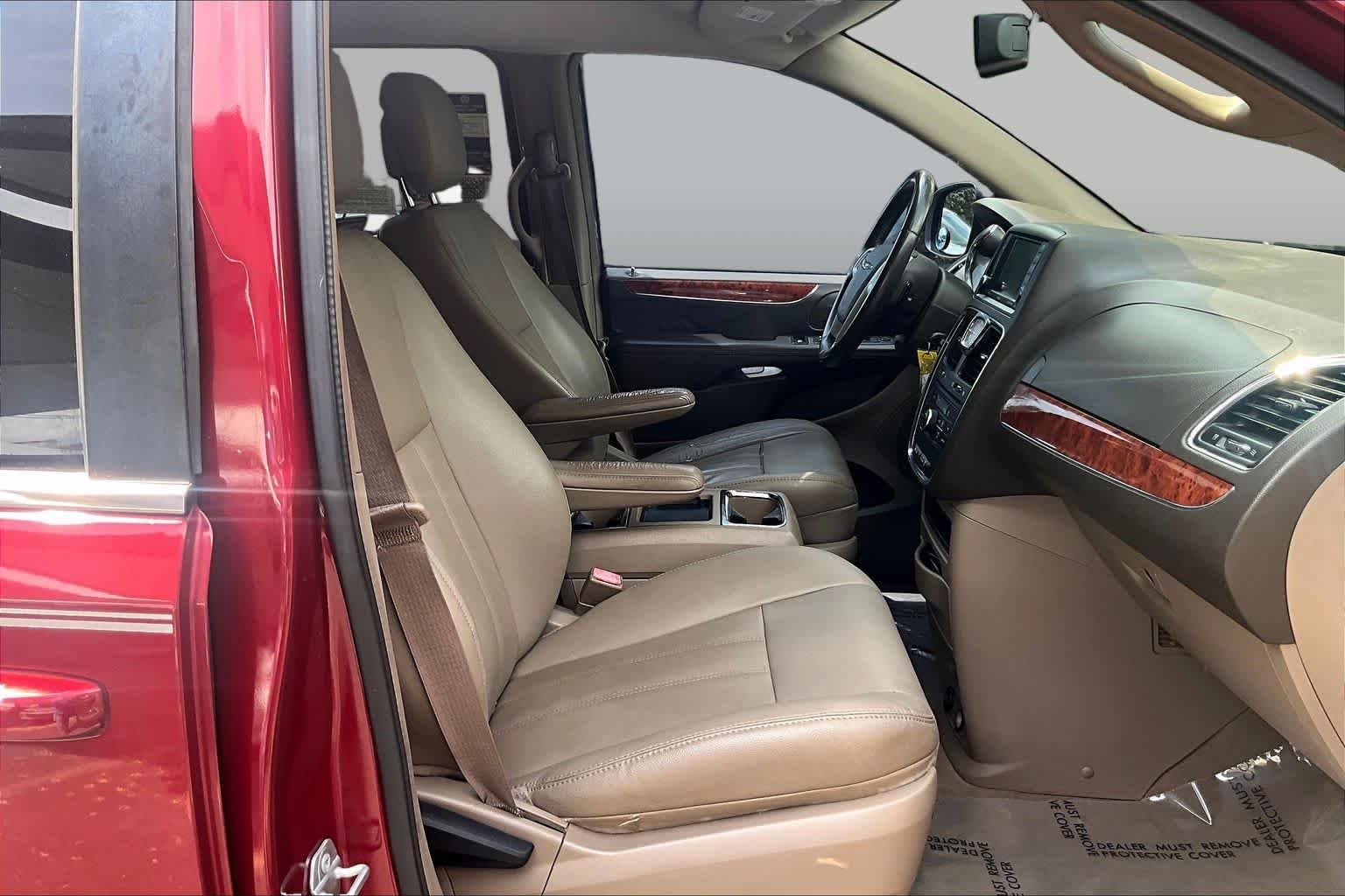 Used 2016 Deep Cherry Red Crystal Pearlcoat Chrysler Touring image 8