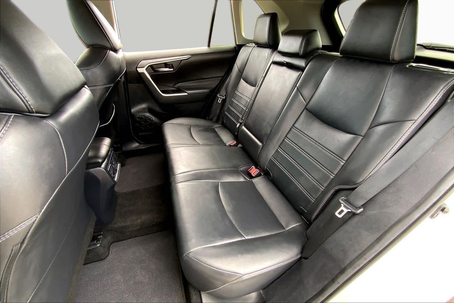 Used 2021 Blizzard Pearl Toyota XLE Premium image 20