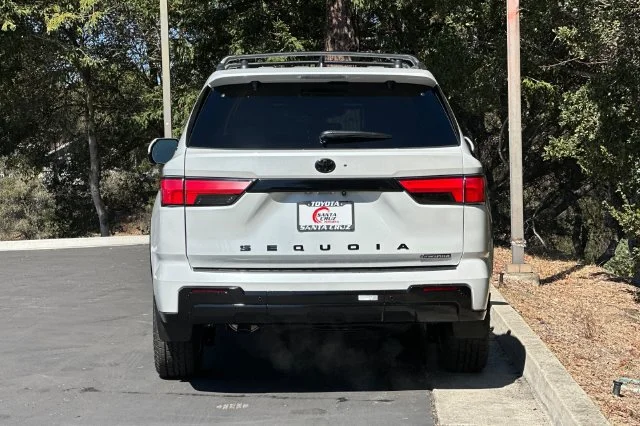 New 2026 Wind Chill Pearl <sup>1</sup> Toyota  Platinum image 5