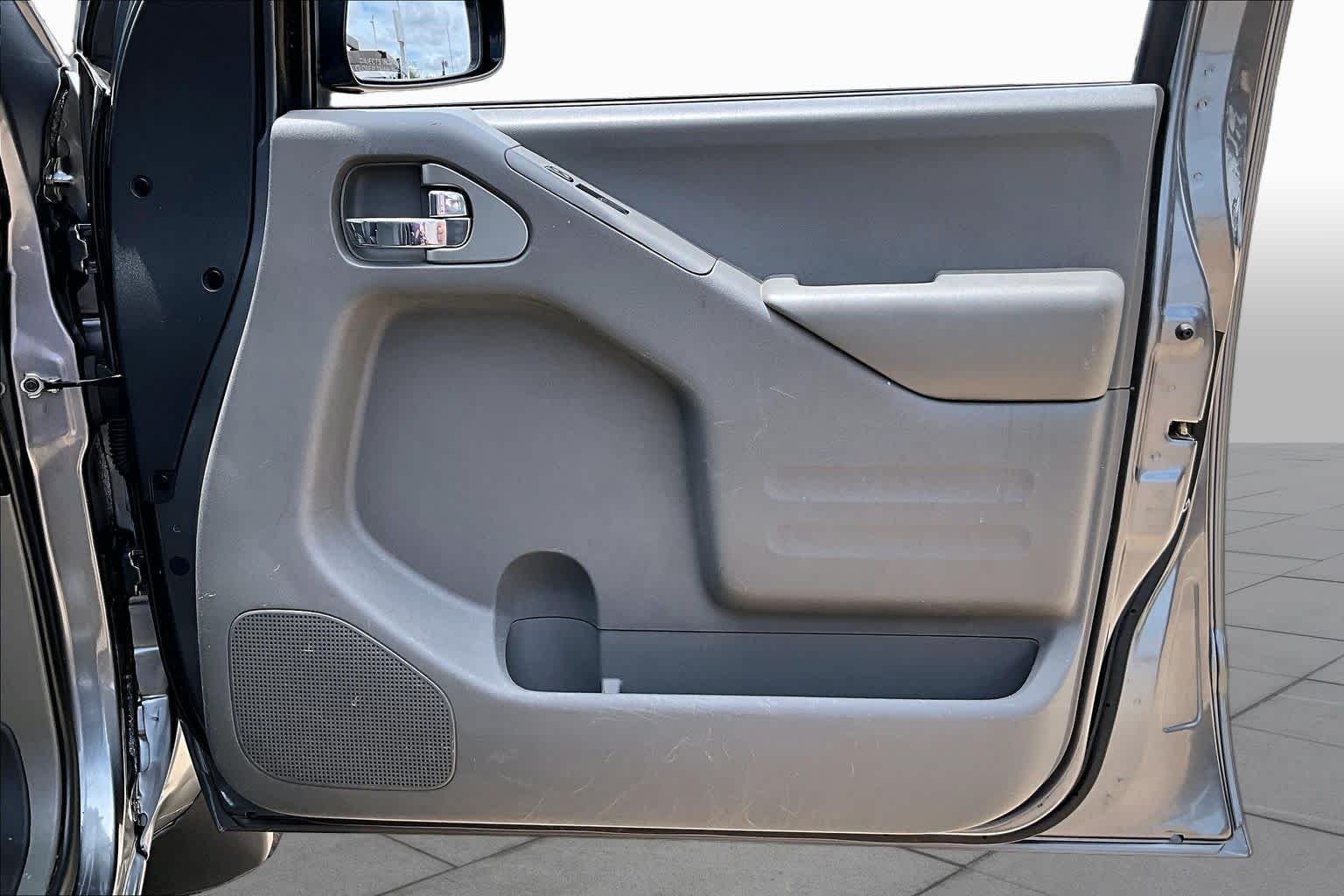 Used 2018 Gun Metallic Nissan SV V6 image 24