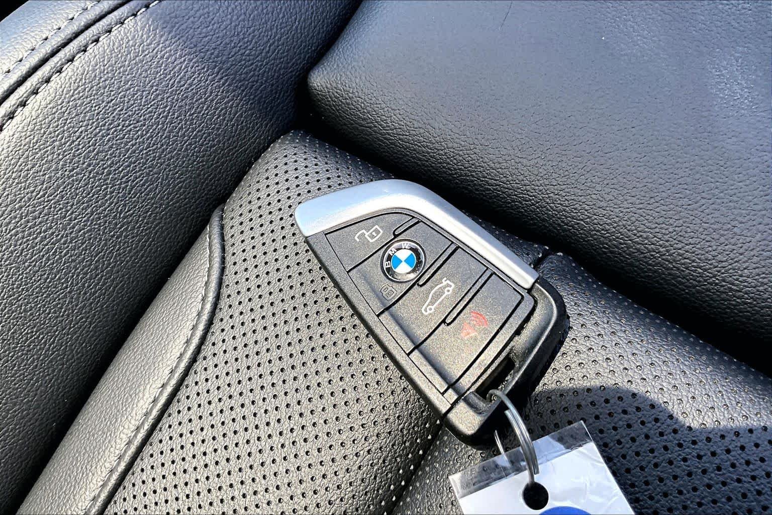 Used 2023 Black Sapphire Metallic BMW sDrive30i image 14