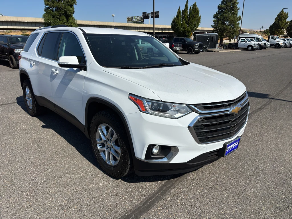 Used 2018 Summit White Chevrolet LT Cloth image 4